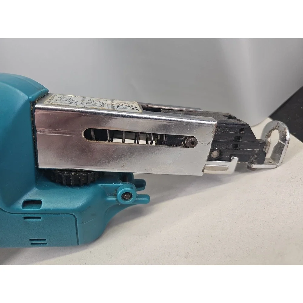 Makita Auto Feed Screwdriver 6835D W Battery No Charger
